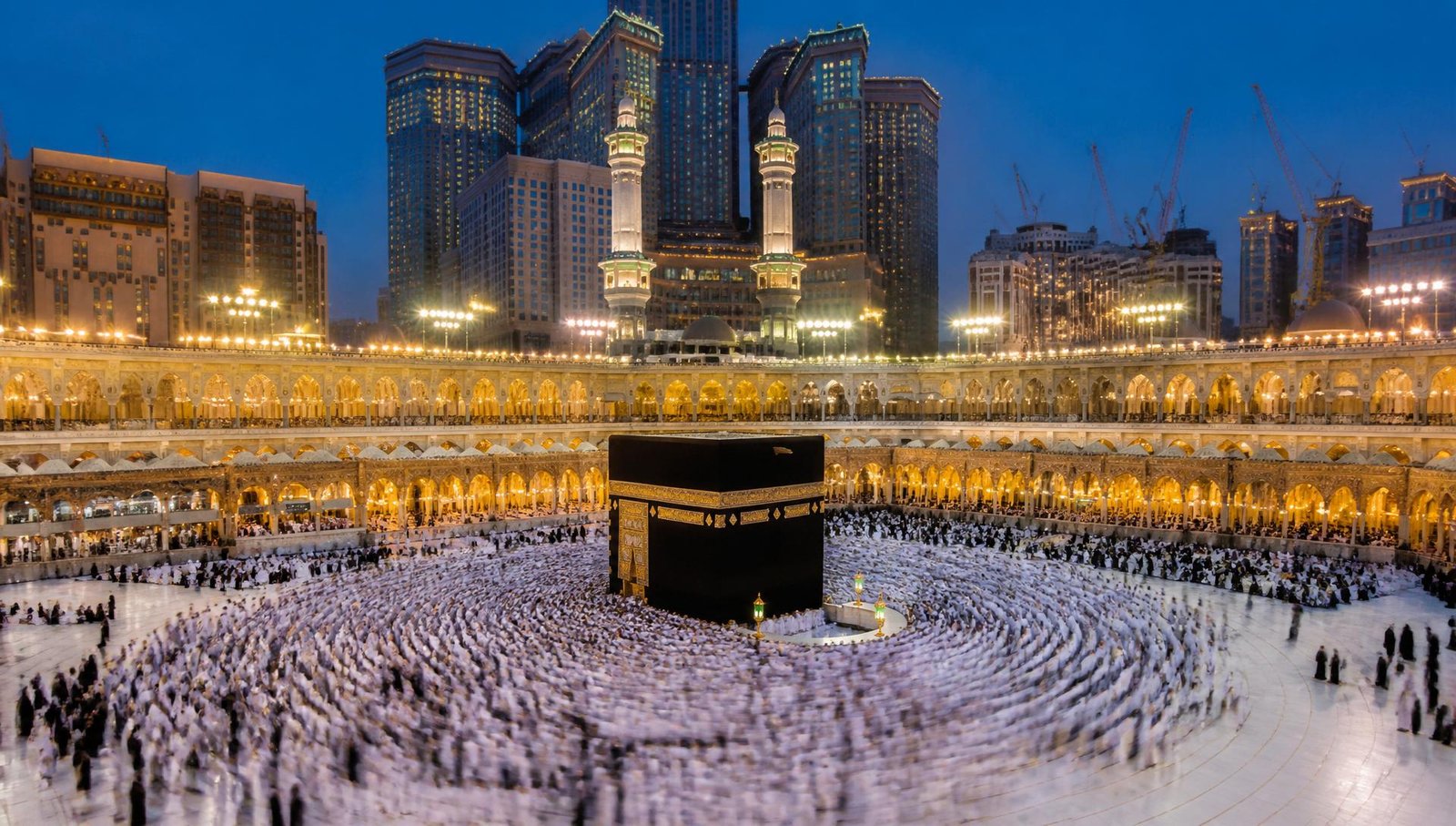 الحرم المكي الشريف والكعبة المشرفة وقت المغرب